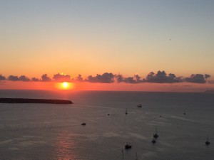 ギリシャハネムーン④〜サントリーニ島、フィラの街、海、ロバに乗る〜